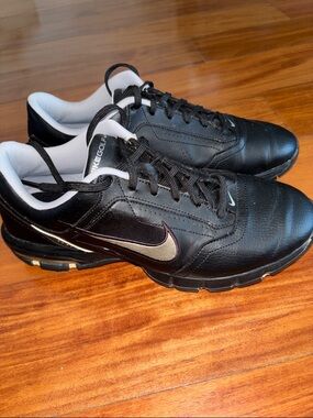 Nike Men’s Black Athletic Golf Shoes with Metallic Swoosh size 8